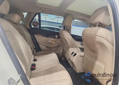 2016 Mercedes-Benz Glc 300 4Matic z USA, uszkodzony, nr VIN WDC0G4KB1GF087250